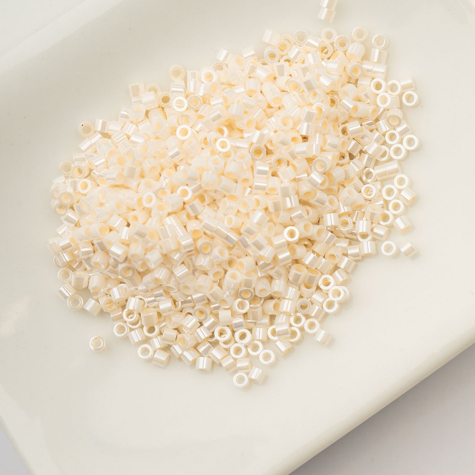 CY11 CY Opaque White Bisque Ceylon 1093